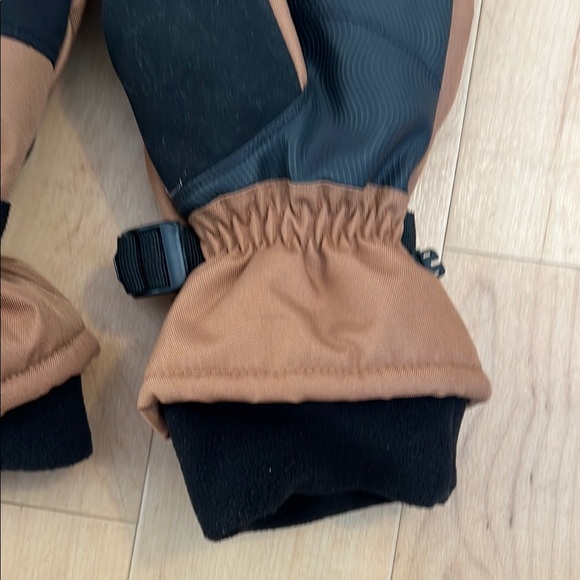 Carhartt Men's Brown Insulated Gloves - Picture 8 of 11